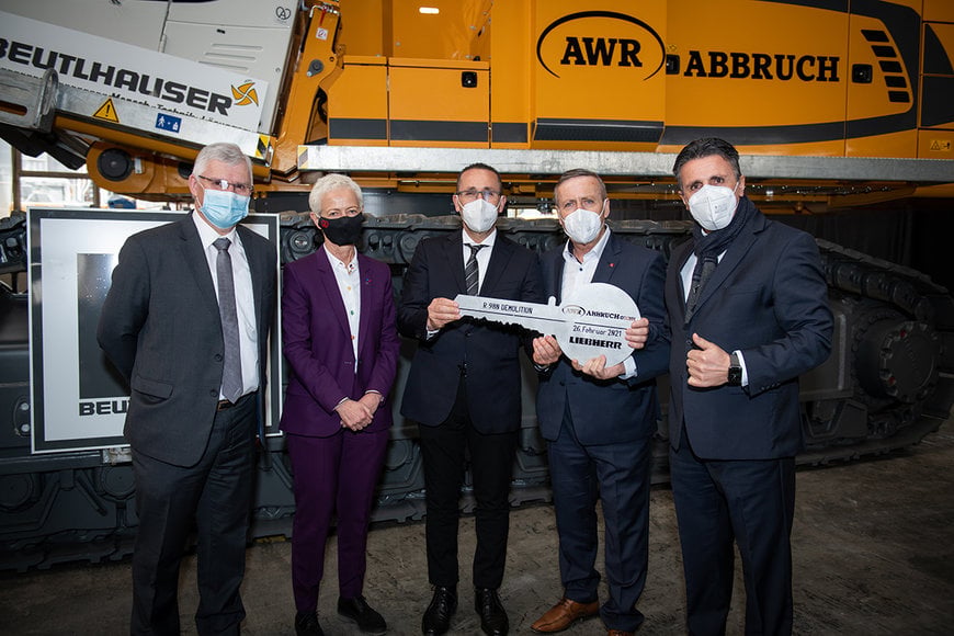 Liebherr-France SAS: the largest Liebherr demolition excavator ever built handed over to AWR Abbruch GmbH